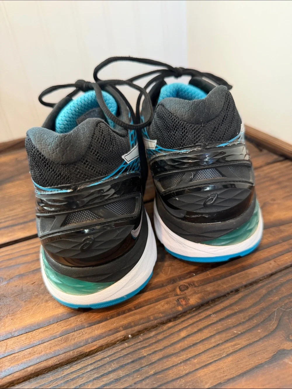 Men’s ASICS  Gel Nimbus 18 Running shoes in Black/Island Blue Colorway